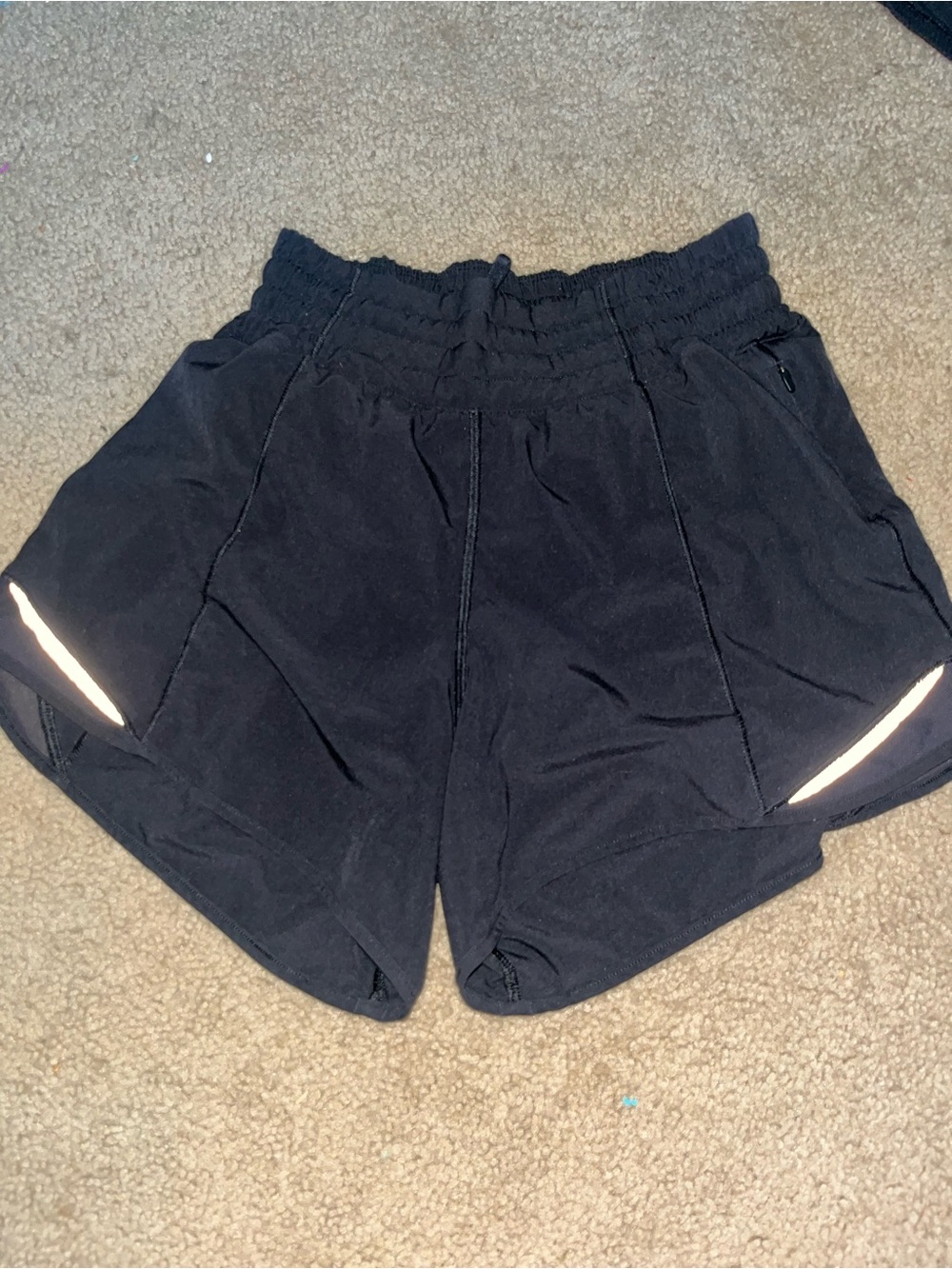 Lululemon 4 inch black hotty hots